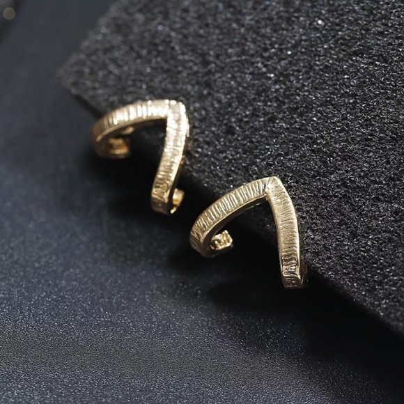 5/$25 Gold V Shaped Cuff Stud Earrings - Picture 4 of 7